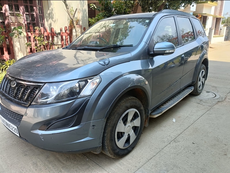 2017 Mahindra XUV500 W6 FWD