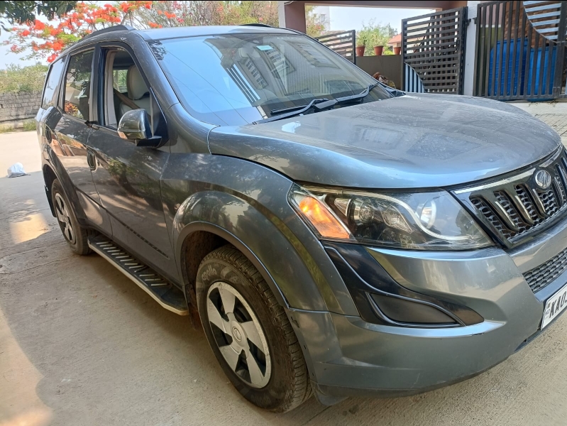 2017 Mahindra XUV500 W6 FWD
