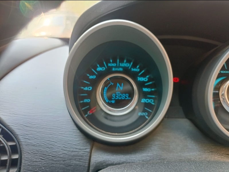 2017 Mahindra XUV500 W6 FWD