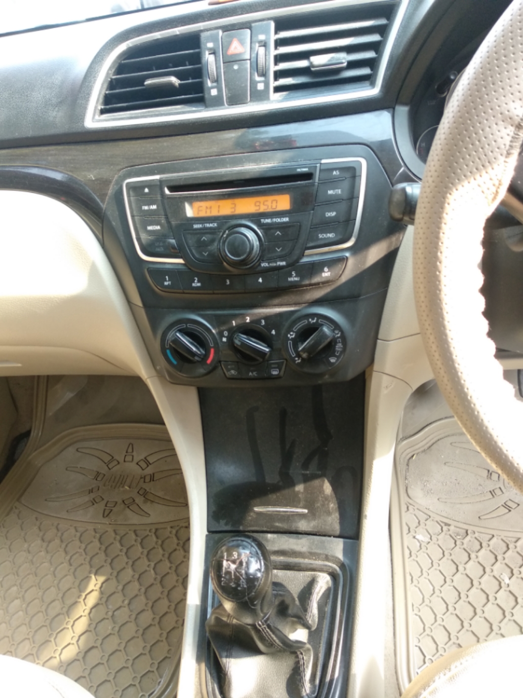 Used Maruti Suzuki Ciaz VXI in Ghaziabad 2014 model, India at Best