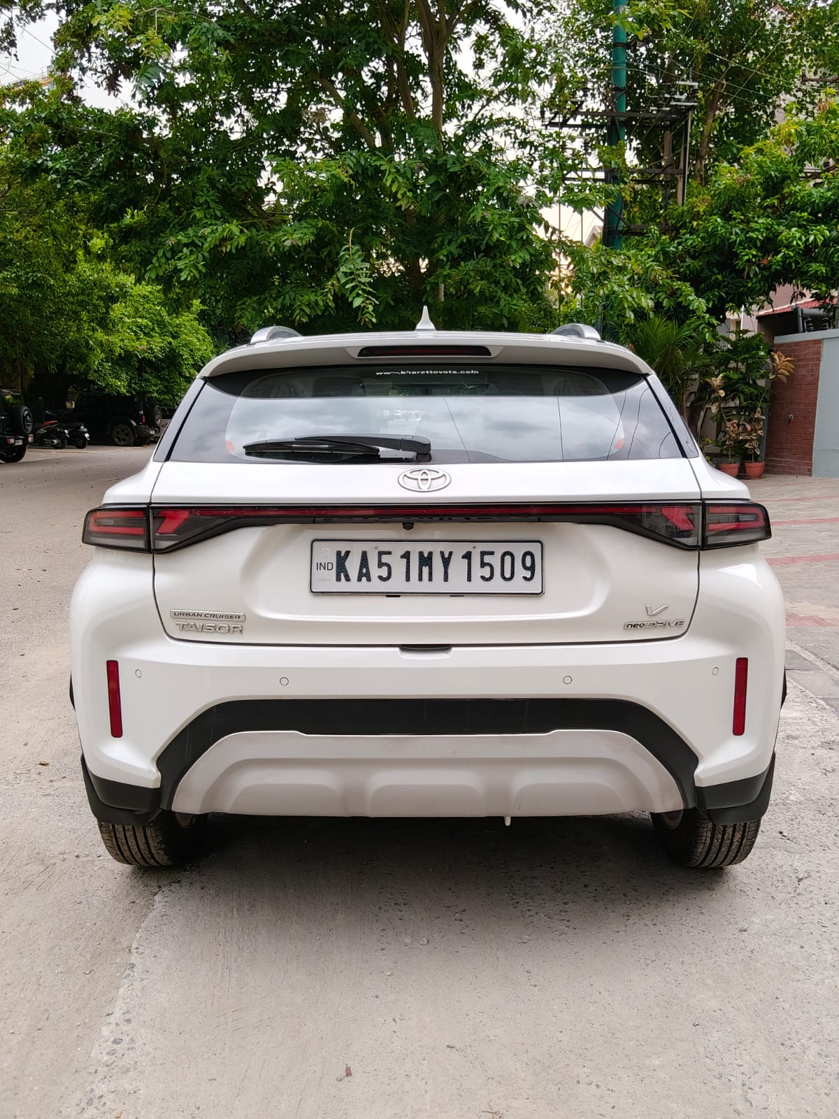 2025 Toyota Urban Cruiser Hyryder V MT 2WD NEODRIVE